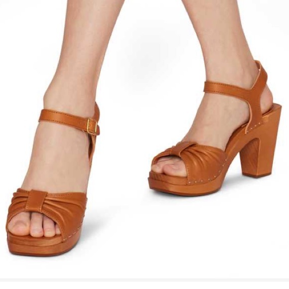 Free People Swedish Hasbeens NWT Bow Nature Camel Clog Sandal Best Style 🌸 - Picture 2 of 3